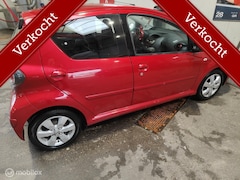 Toyota Aygo - 1.0-12V Aspiration Red AUTOMAAT, AIRCO, APK, NAP