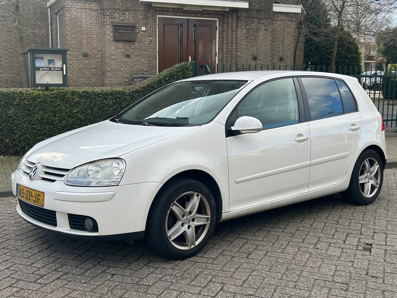 Volkswagen Golf - 1.6 Trendline 5-bak! Airco! Cruise control! Navi! Bluetooth! Rijdt uitstekend! - AutoWereld.nl