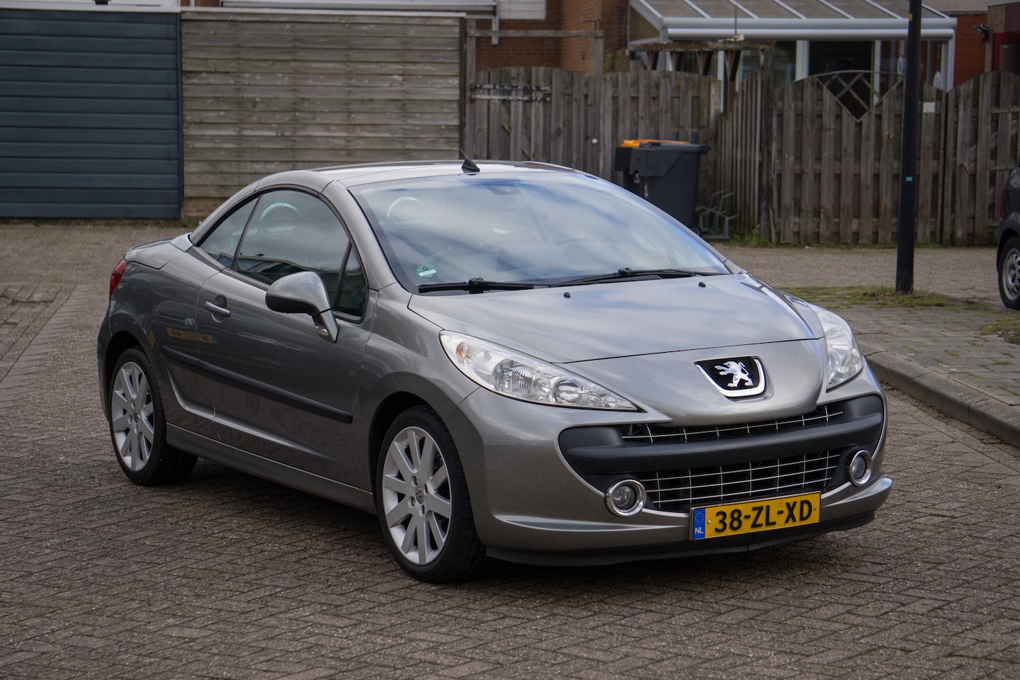 Peugeot 207 CC - 1.6 VTi Première - AutoWereld.nl