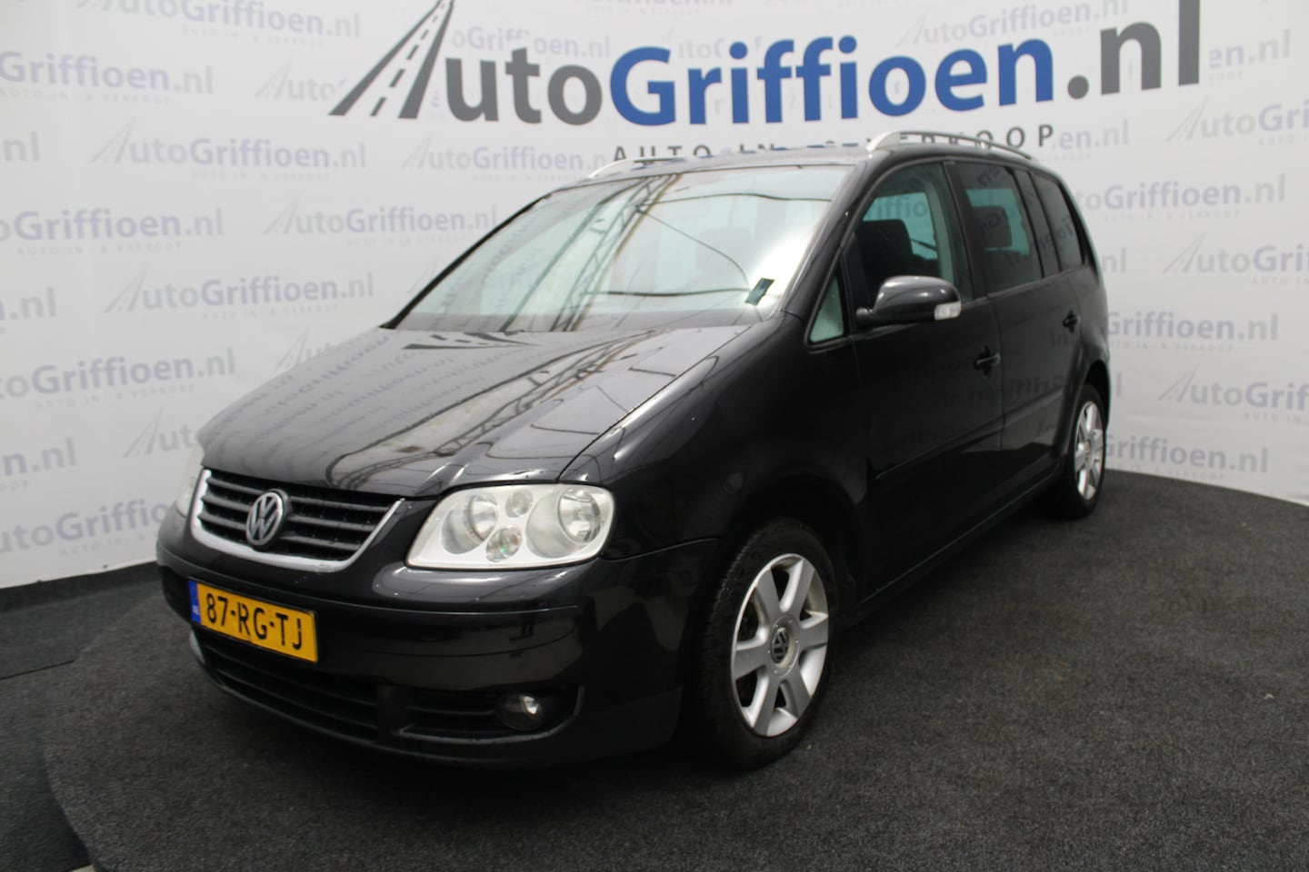 Volkswagen Touran - 1.6-16V FSI Highline nette 7-zitter met leer - AutoWereld.nl