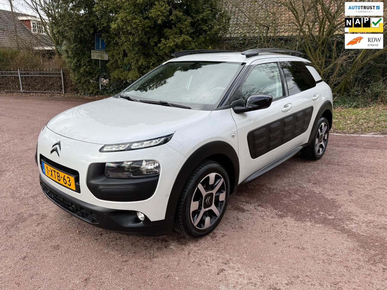 Citroën C4 Cactus - 1.2 PureTech Shine / Navi / Camera / NAP / Bt / Airco / Apk - AutoWereld.nl