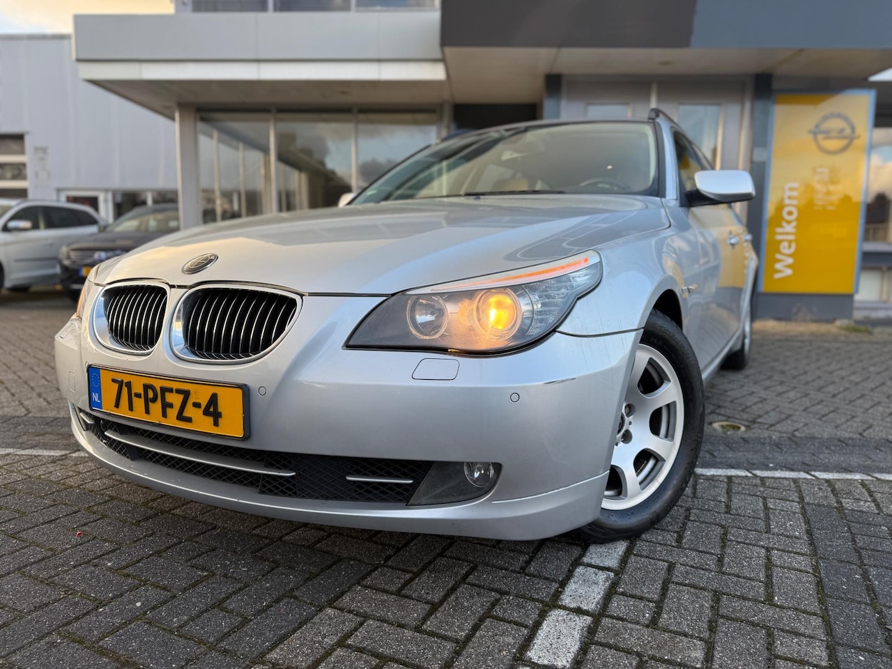 BMW 5-serie Touring - 525i | Leder | Groot Navi | Cruise | Luchtvering | Stoelverwarming | Facelift | - AutoWereld.nl