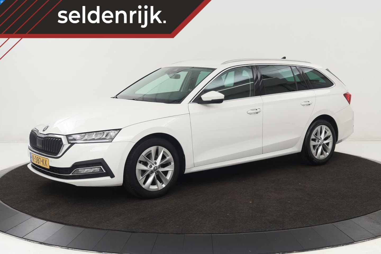 Skoda Octavia - 1.0 TSI Business Edition | Trekhaak | Carplay | Navigatie | Full LED | Climate control | P - AutoWereld.nl