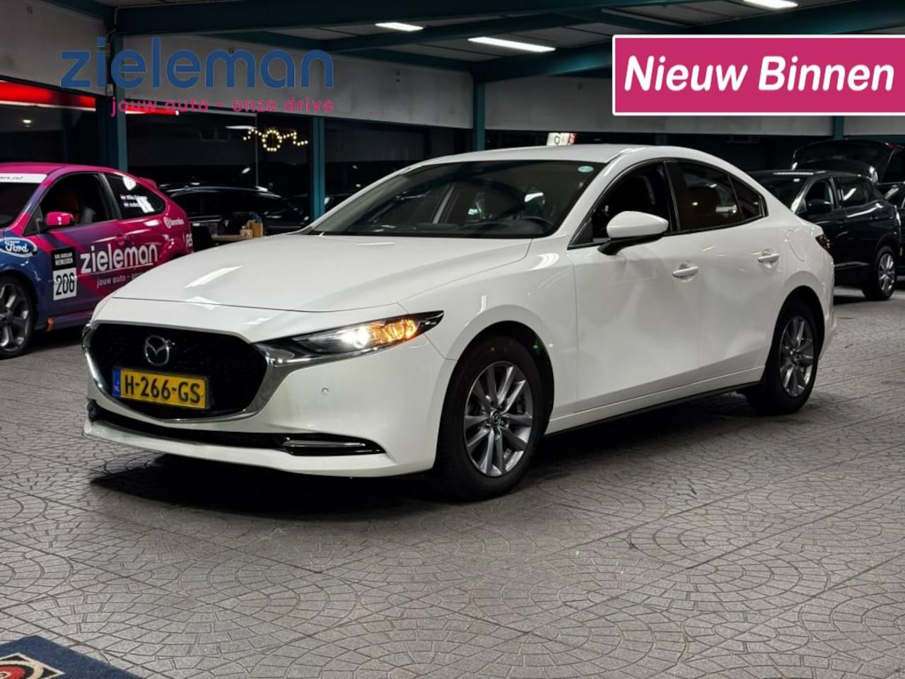 Mazda 3 - 2.0 e-SkyActiv-X M 180 - Parelmoer wit, Leer, Camera, Xenon - AutoWereld.nl