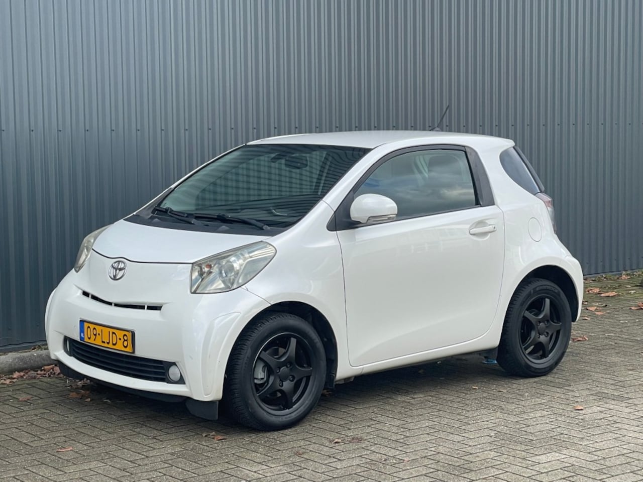 Toyota iQ - 1.0 VVTi Comfort 1.0 VVTi Comfort - AutoWereld.nl