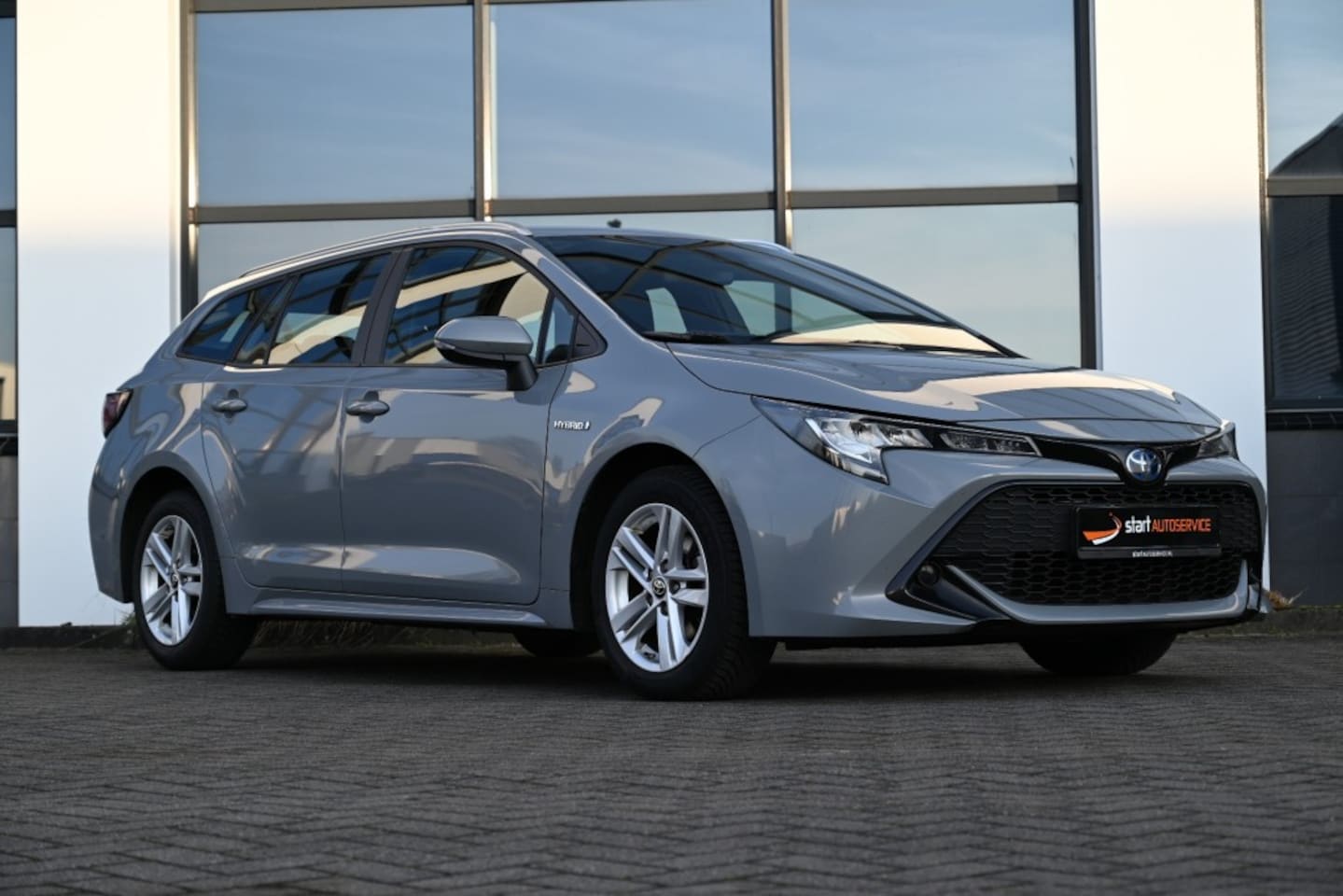 Toyota Corolla Touring Sports - Touring Sports 1.8 Hybrid Business  fabrieksgarantie  Carplay - AutoWereld.nl