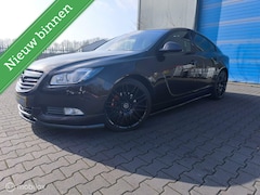 Opel Insignia - 2.0 T / OPC Line / Carbon / Schuifdak / 220 PK / 20’’ / BOMVOL /