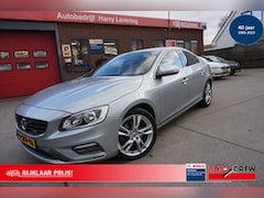 Volvo S60 - T3 150PK Powershift R-Design Navigatie