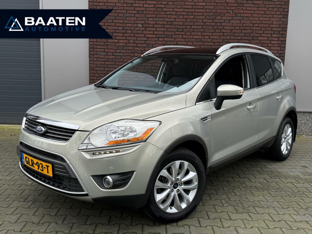 Ford Kuga - 2.5T 200 PK|Automaat|Panorama|1/2Leder|LED|Youngtimer - AutoWereld.nl