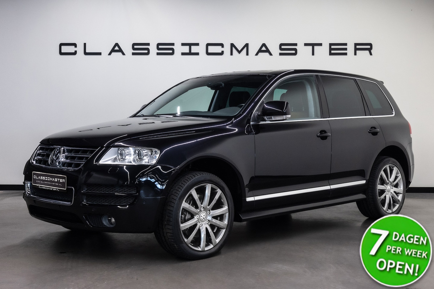 Volkswagen Touareg - 6.0 W12 Executive Btw auto, Fiscale waarde € 8.000,- (€ 22.272,73 Ex B.T.W) DEALER AUTO De - AutoWereld.nl