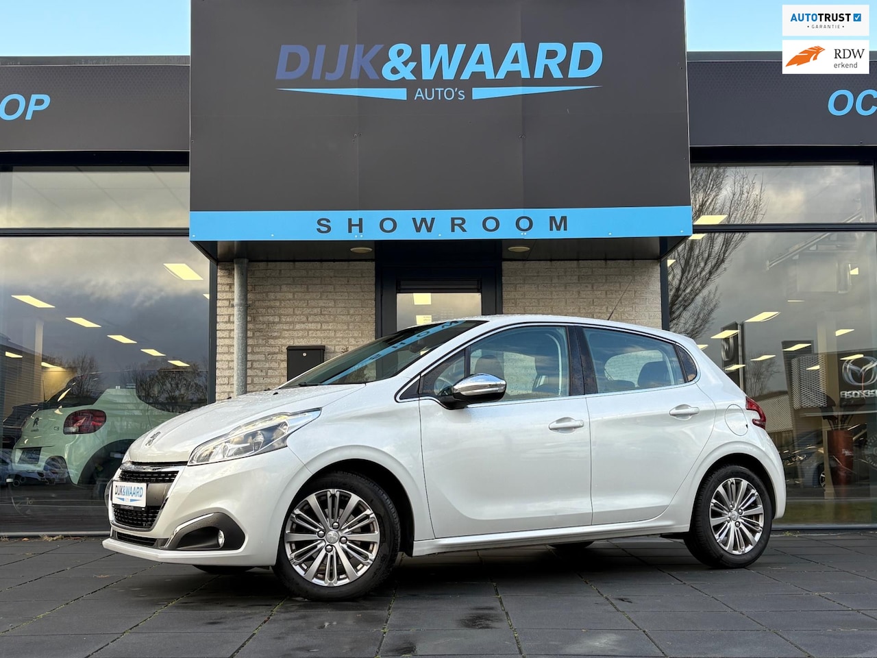 Peugeot 208 - 1.2 PureTech Allure | CARPLAY | AUTOMAAT | CRUISE | AIRCO - AutoWereld.nl