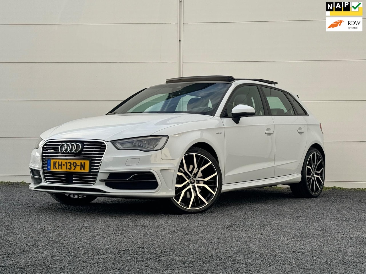 Audi A3 Sportback - 1.4 e-tron PHEV S-Line Pano Keyless entry Lane assist 204 PK 19 inch - AutoWereld.nl