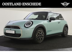 MINI Cooper - Hatchback C Favoured Automaat / Panoramadak / JCW Sportstoelen / Parking Assistant Plus /