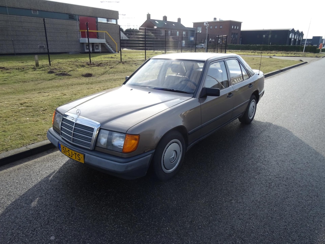 Mercedes-Benz 200-500 (W124) - 260 E 260 E - AutoWereld.nl