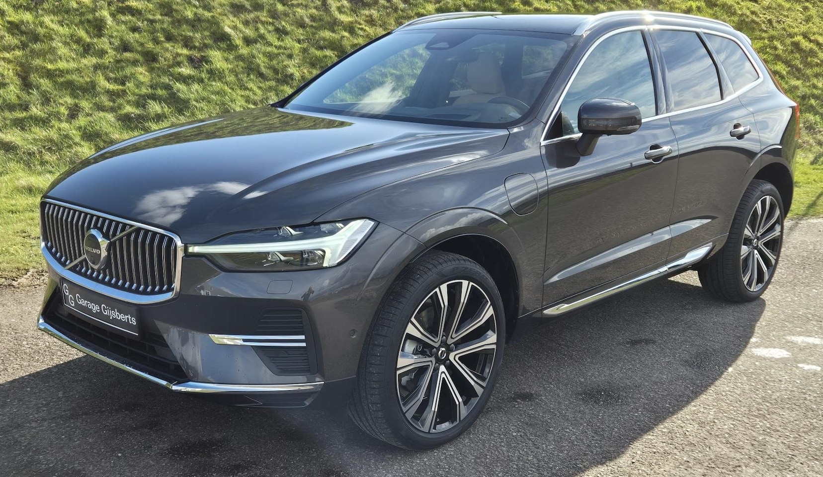 Volvo XC60 - 2.0 T6 Plug-in hybrid AWD Ultra Bright luchtvering - Bowers Wilkins sound systeem - Gelami - AutoWereld.nl