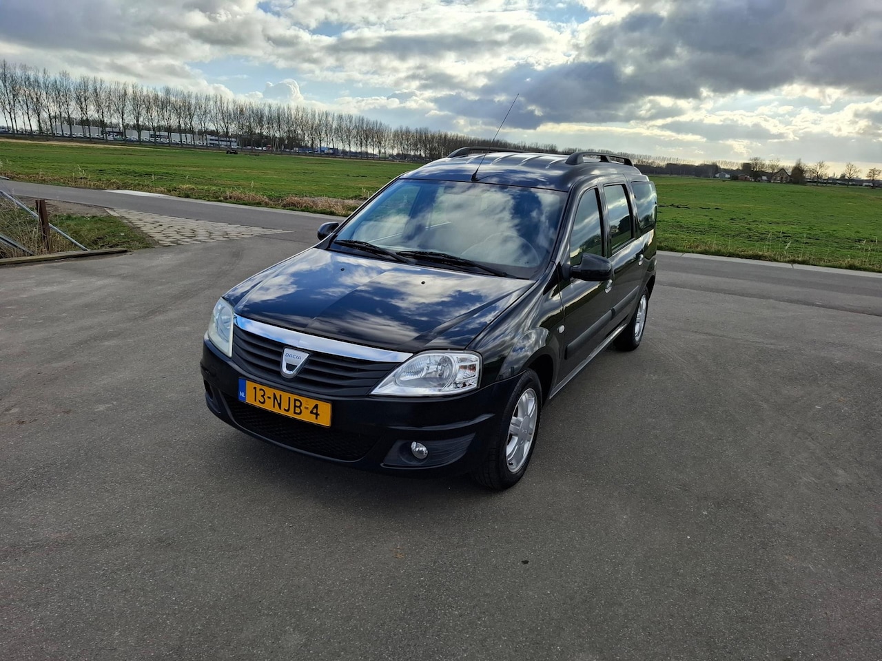 Dacia Logan MCV - 1.6 Blackline 7 persoons in nette staat - AutoWereld.nl