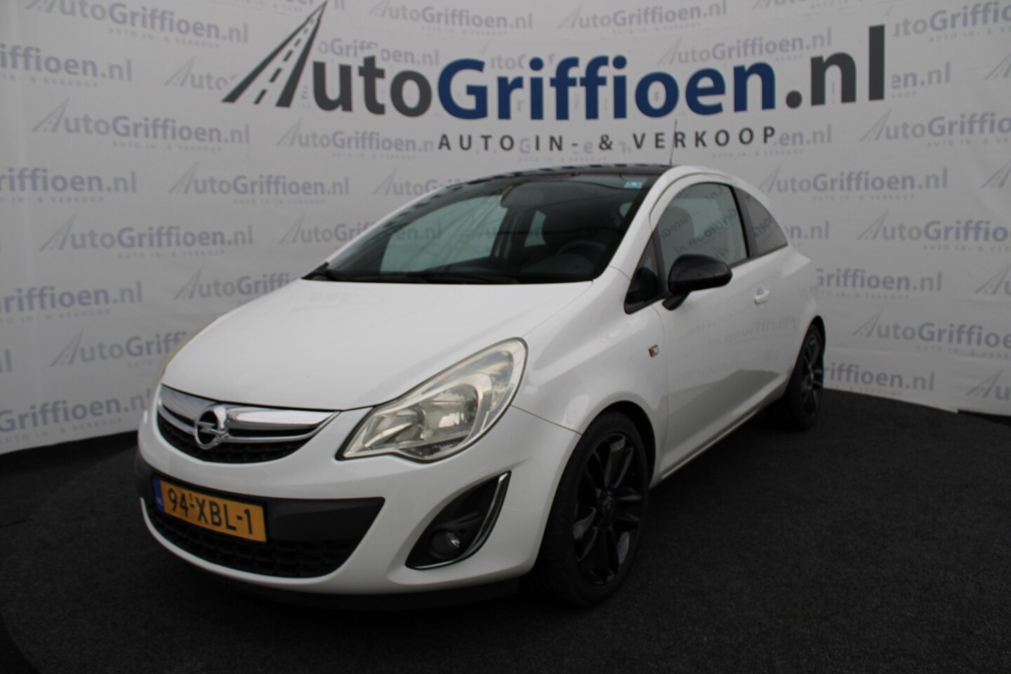 Opel Corsa - 1.4-16V Cosmo keurige hatchback met leer - AutoWereld.nl