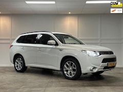 Mitsubishi Outlander - 2.0 PHEV Instyle / 2014 / Parelmoer / Navi / Leer