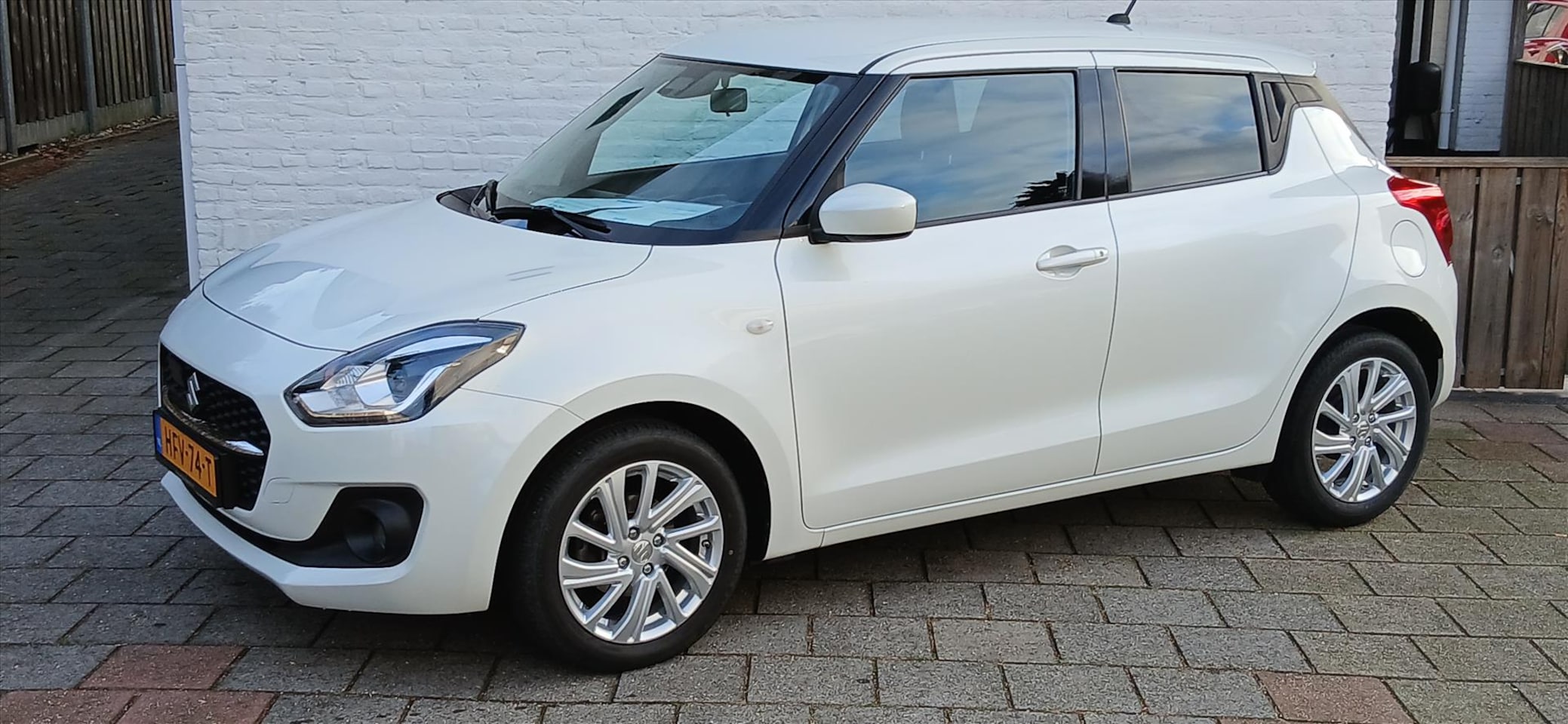 Suzuki Swift - 1.2 5drs select Smart Hybrid cruise,ac,multi media - AutoWereld.nl