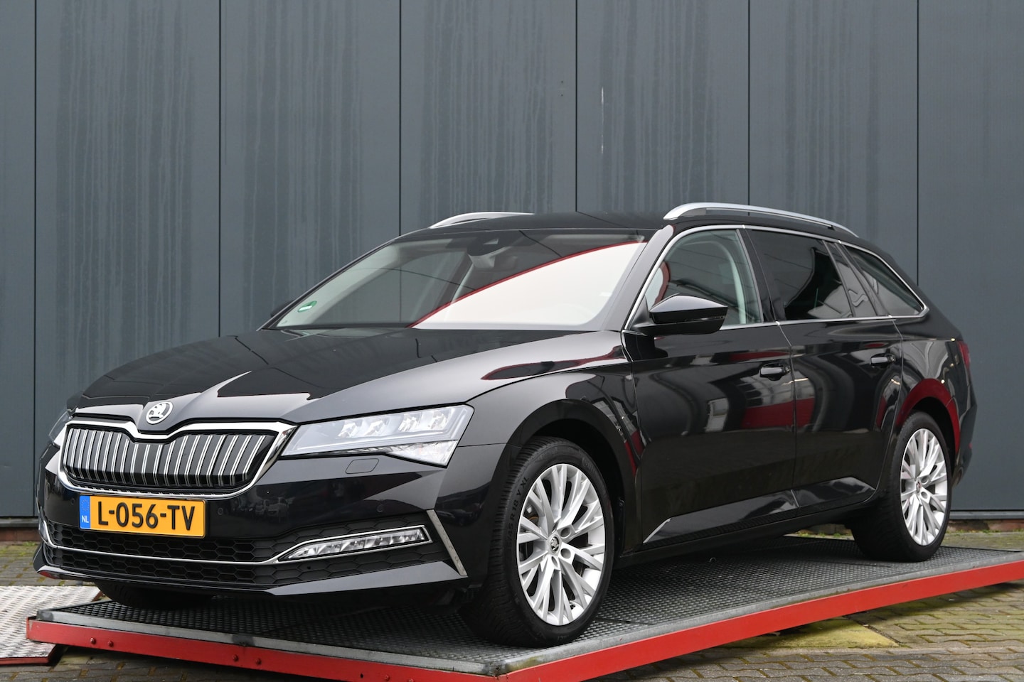 Skoda Superb Combi - 1.4 TSI iV Business Edition Plus 1.4 TSI iV Business Edition Plus - AutoWereld.nl