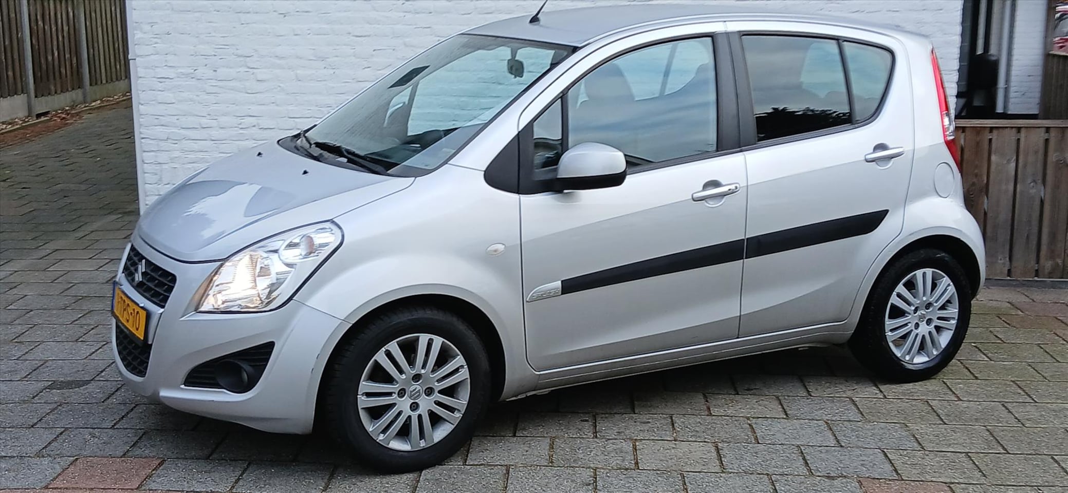 Suzuki Splash - 1.2 5drs exclusive airco trekhaak - AutoWereld.nl