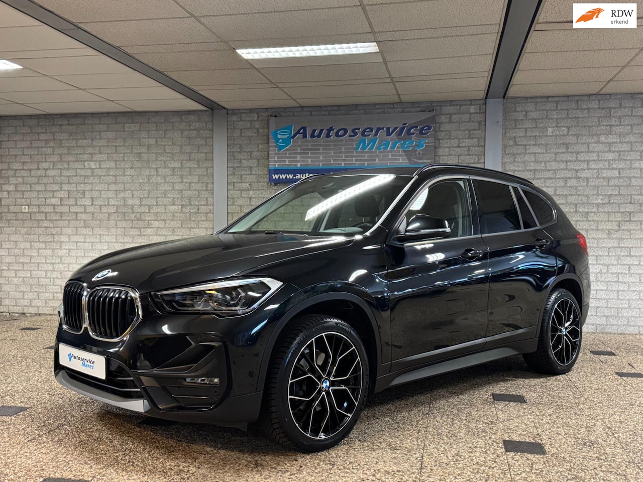 BMW X1 - sDrive18i SDrive18i, automaat, Navi, Camera, Cruise, PDC, 1/2 leder, stoelverw, 19"all season - AutoWereld.nl