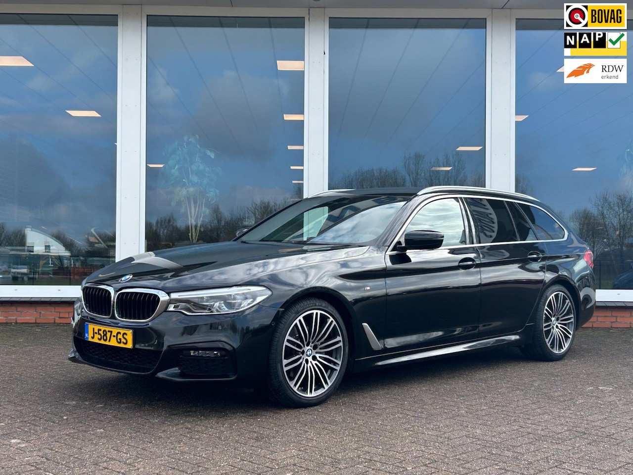 BMW 5-serie Touring - 520i High Executive Edition M-Sport - 19 inch- Leder - AutoWereld.nl