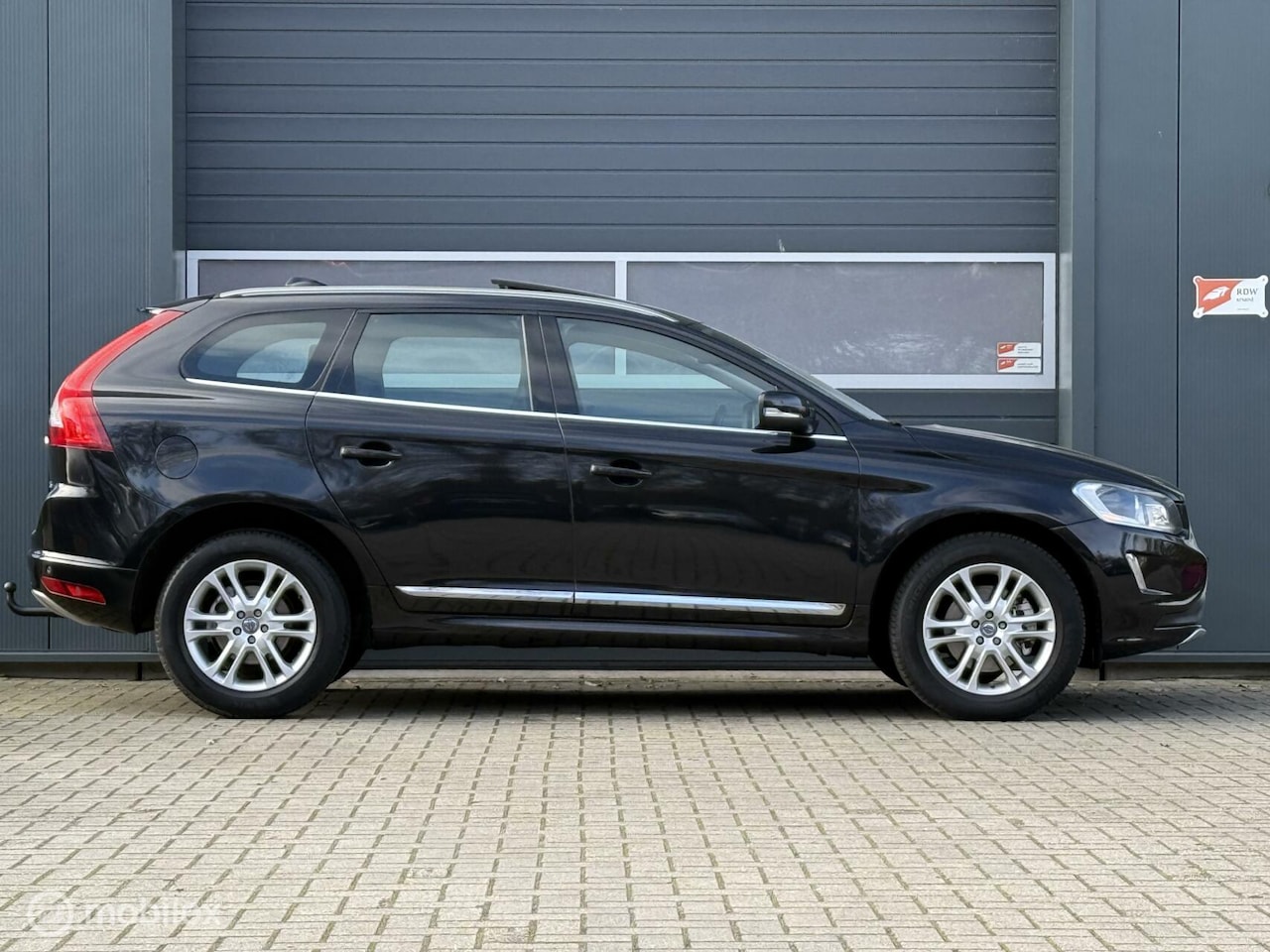 Volvo XC60 - 2.0 D3 Geartronic FWD Summum 5-Cilinder /Trekhaak/Panoramadak/Sensus Nav/Camera/2xElek.sto - AutoWereld.nl