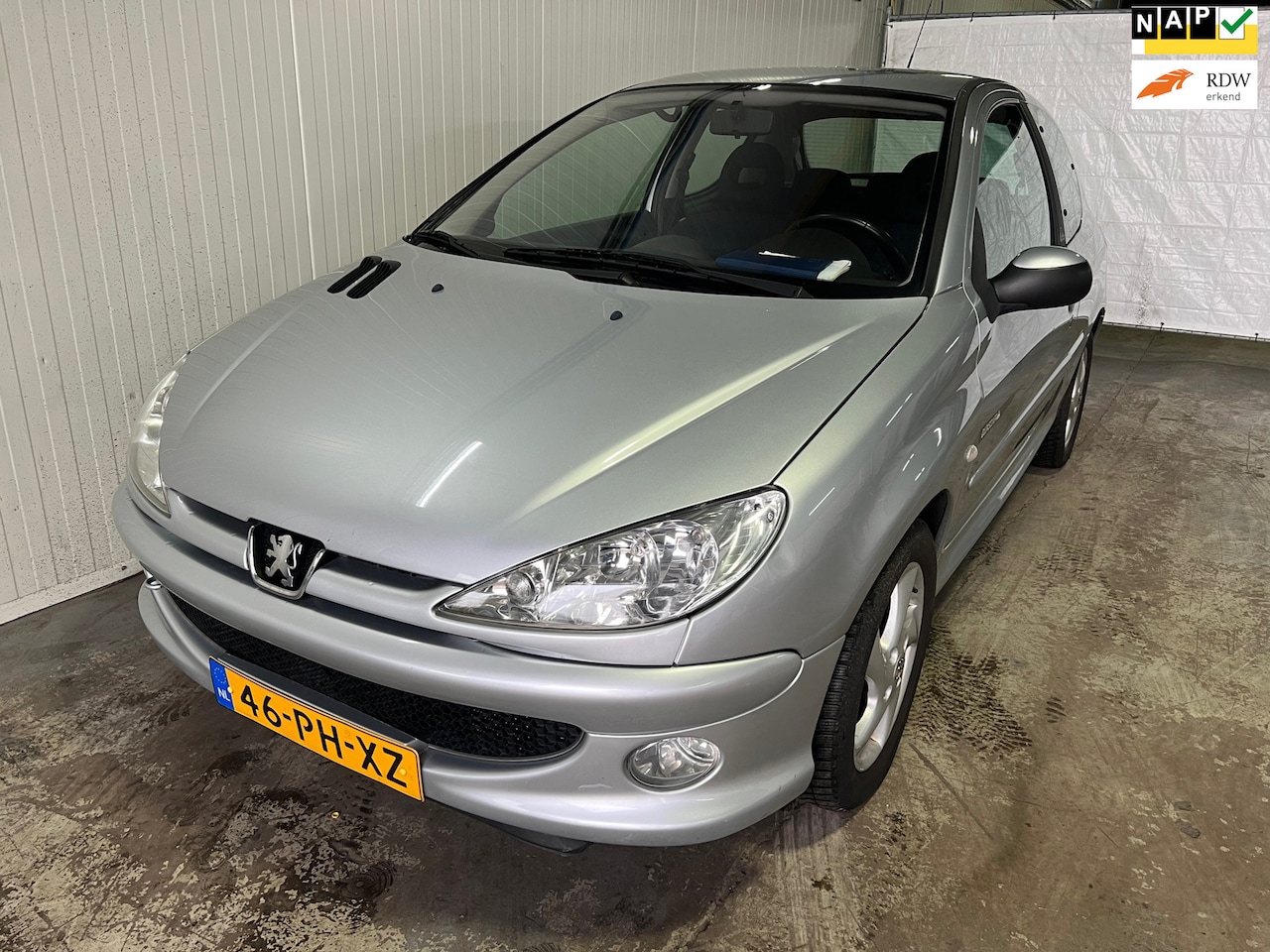 Peugeot 206 - 1.4-16V Quiksilver 131.000NAP - AutoWereld.nl