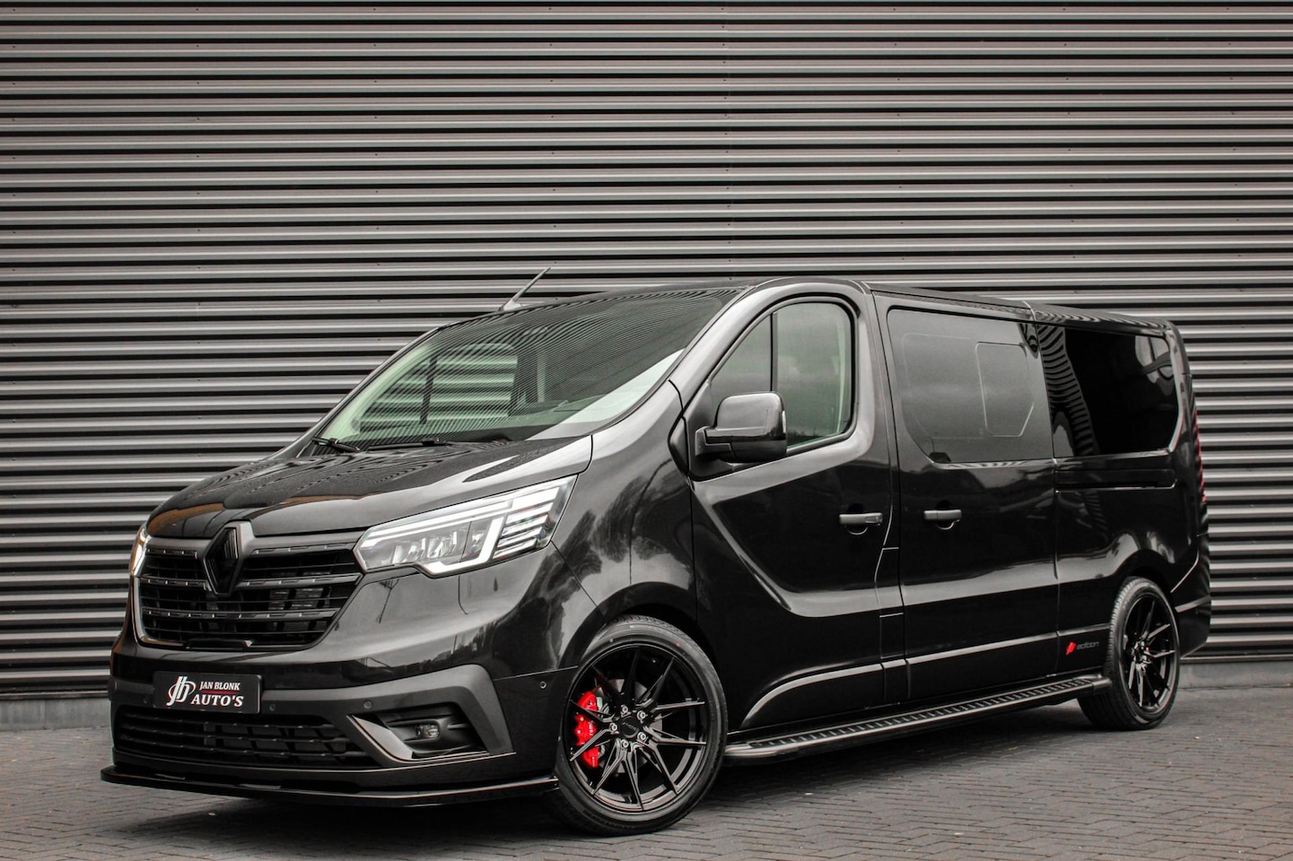 Renault Trafic - L2H1 170PK DUBBEL CABINE LUXE / NAVIGATIE / CLIMATECONTROL / VERLAAGD / DIGITAAL SCHERM / - AutoWereld.nl