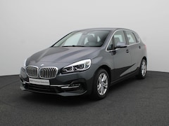 BMW 2-serie Active Tourer - 220i High Executive | Luxury Line | Trekhaak | Sportstoelen | Achteruitrijcamera | Head-Up