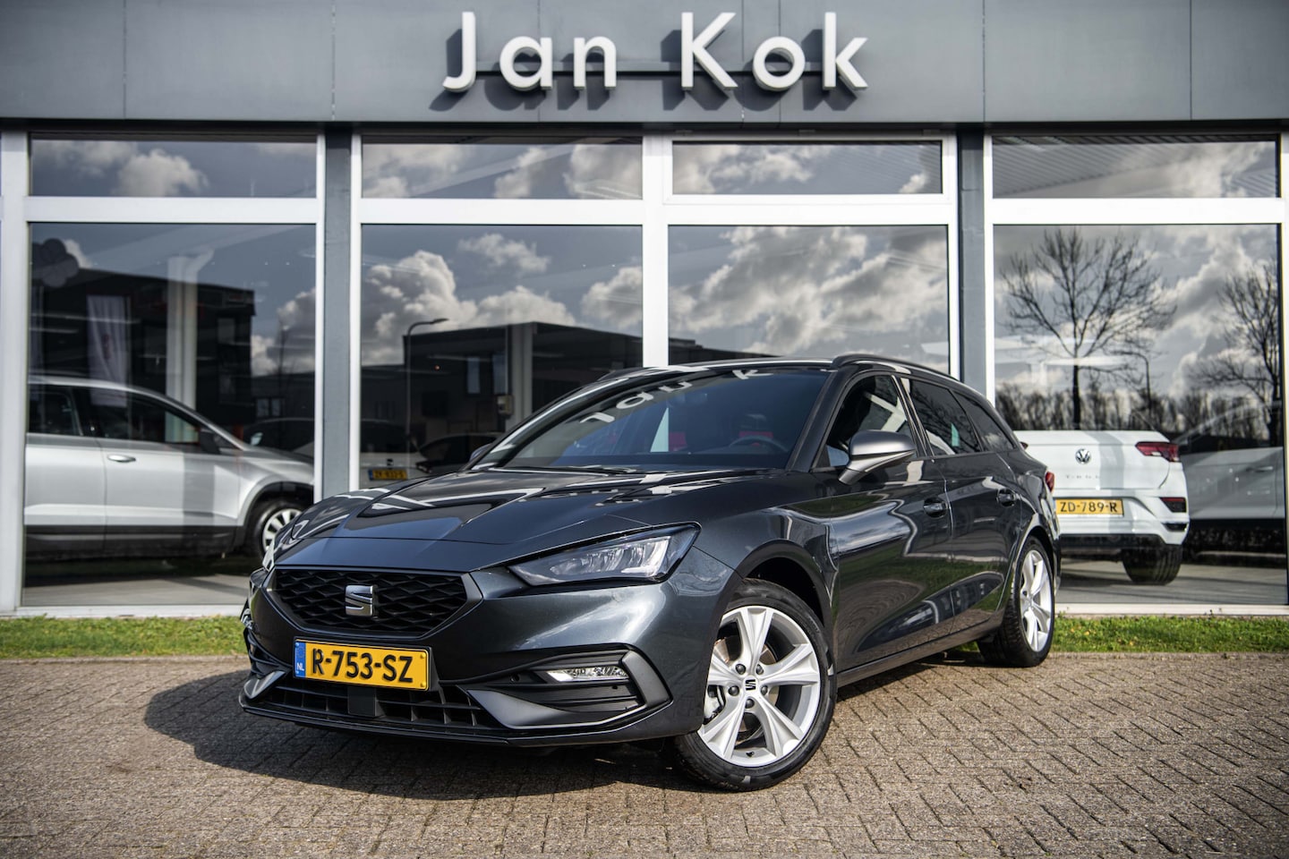 Seat Leon Sportstourer - 1.0 TSi 110pk FR Business | Parkeersensoren | Full Link | LED - AutoWereld.nl