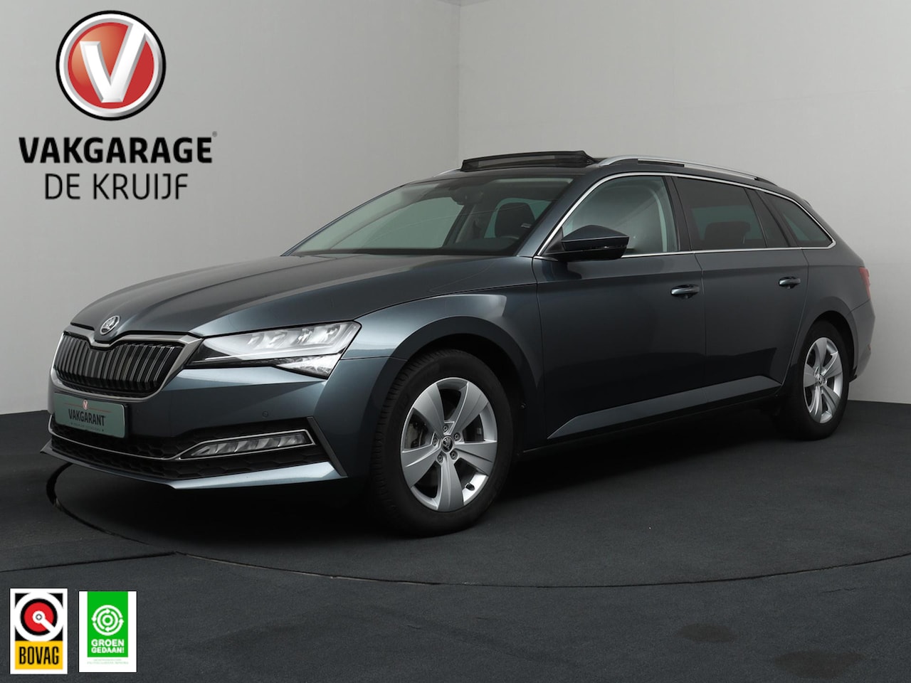 Skoda Superb Combi - 1.4 TSI iV Business Edition PHEV Panodak | Virtual Cockpit | Camera - AutoWereld.nl