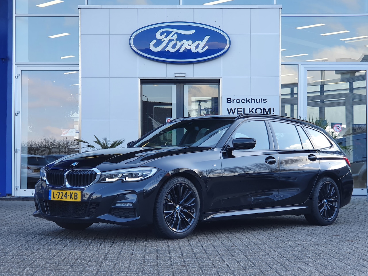 BMW 3-serie Touring - 318i M-Sport | Elek. Trekhaak | achteruitrijcamera | lichtmetalen velgen 18" - AutoWereld.nl