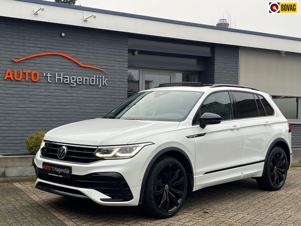 Volkswagen Tiguan - 1.5 TSI R-Line 150PK AUT pano trekh 20" fabr.garantie - AutoWereld.nl