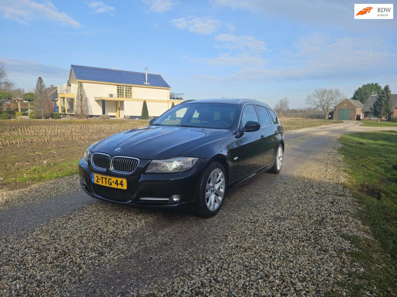 BMW 3-serie Touring - 320d Business Line *Panoramadak*Airco*Automaat* - AutoWereld.nl