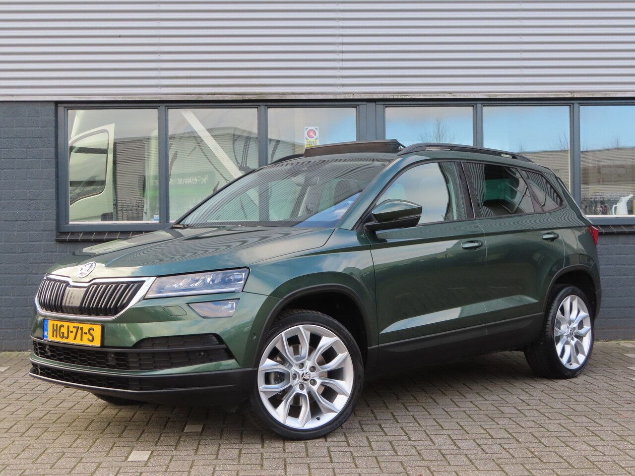 Skoda Karoq - 1.5 TSI ACT Style Business DSG | pano dak | elektrisch verstelbare stoel | standkachel | a - AutoWereld.nl