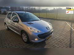 Peugeot 206 - Zeer mooie auto met zeer lage kilometerstand 92556 apk airco radio/cd5deurs zilvergrijs vo