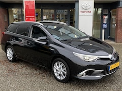 Toyota Auris Touring Sports - 1.8 HYBRID BUSINESS PRO NAVI PANODAK P-SENSOREN HALF-LEDER STOELVERWARMING KEYLESS NL-AUTO