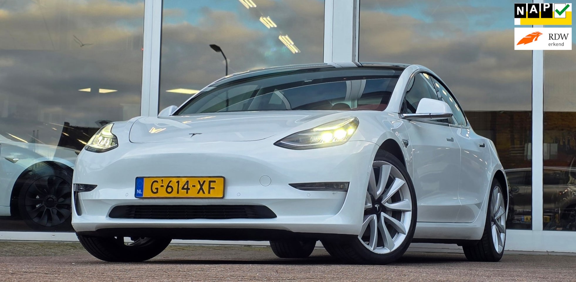 Tesla Model 3 - Long Range RWD Long Range AWD 75 kWh-Mooi!-Trekhaak-LM velgen-Autopilot! - AutoWereld.nl