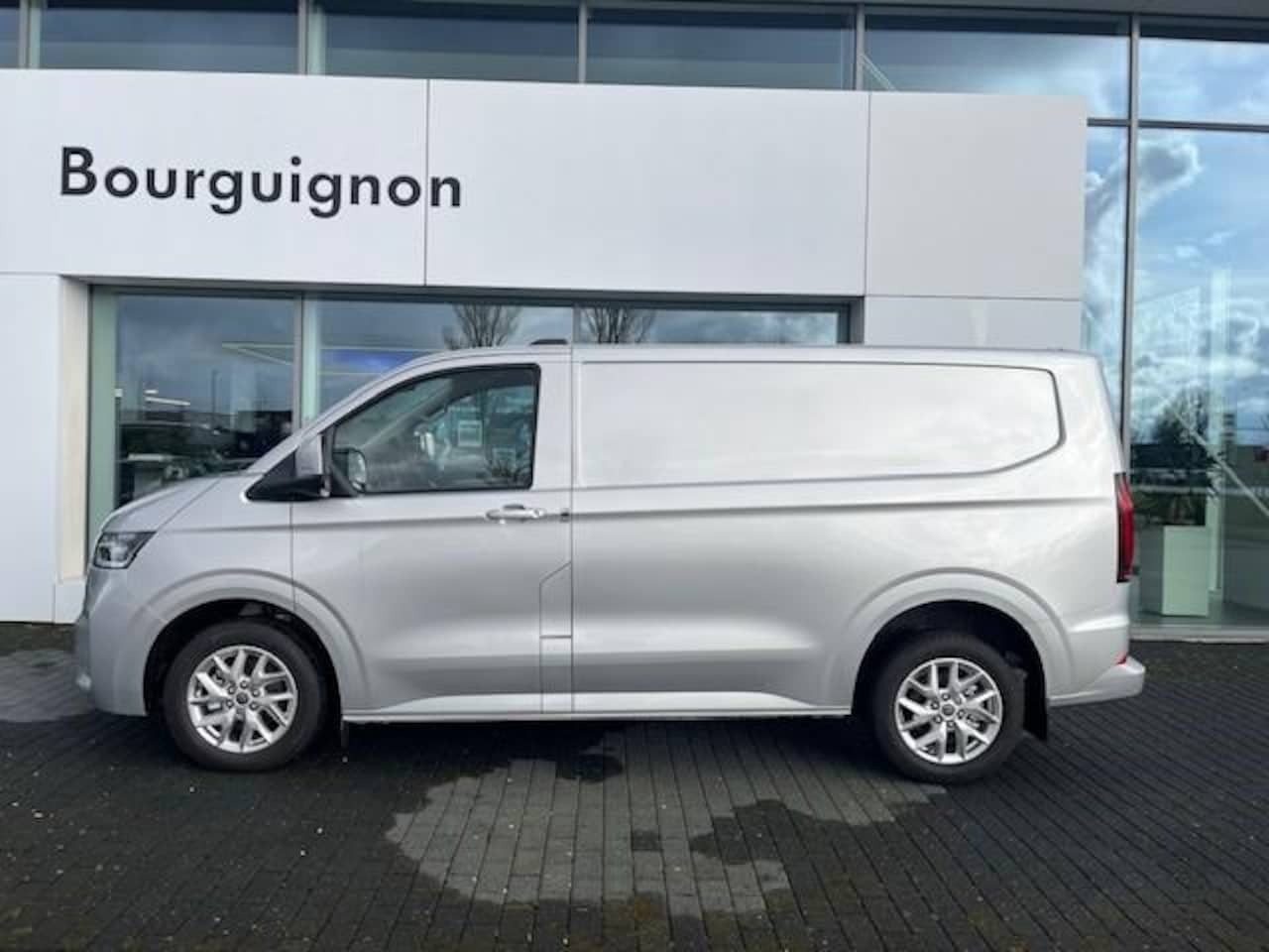 Volkswagen Transporter - 2.0 TDI L1H1 28 Bulli 2.0 TDI L1H1 28 Bulli - AutoWereld.nl