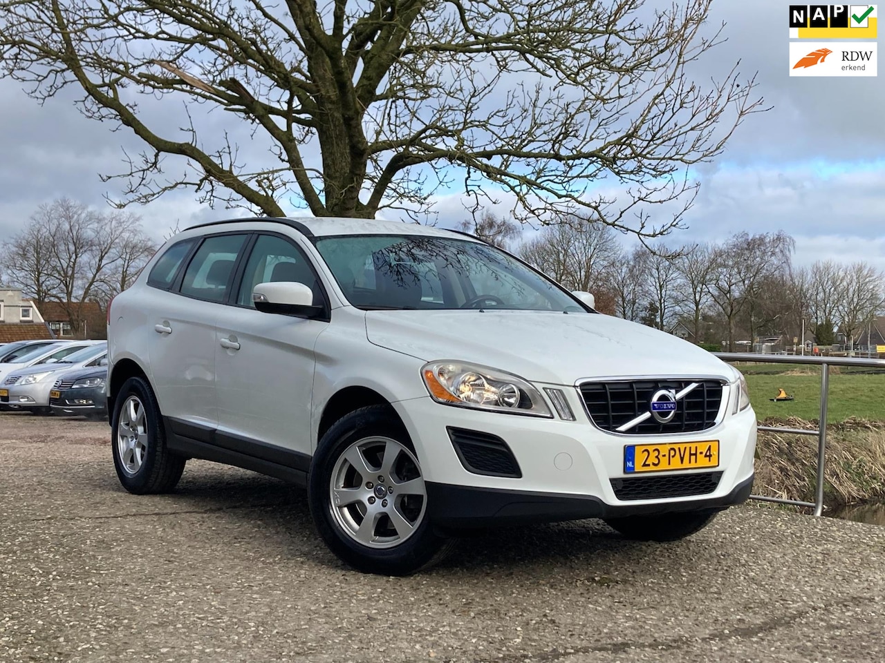 Volvo XC60 - 2.0T Kinetic | Automaat + Cruise + Navi nu €9.975,-!! - AutoWereld.nl