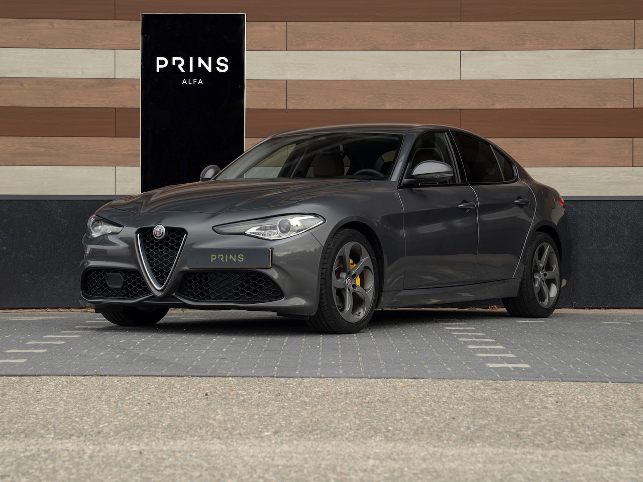 Alfa Romeo Giulia - 2.0T Super 300pk | Veloce stoelen | Veloce Exterior Pack | 18 inch | NL-auto - AutoWereld.nl