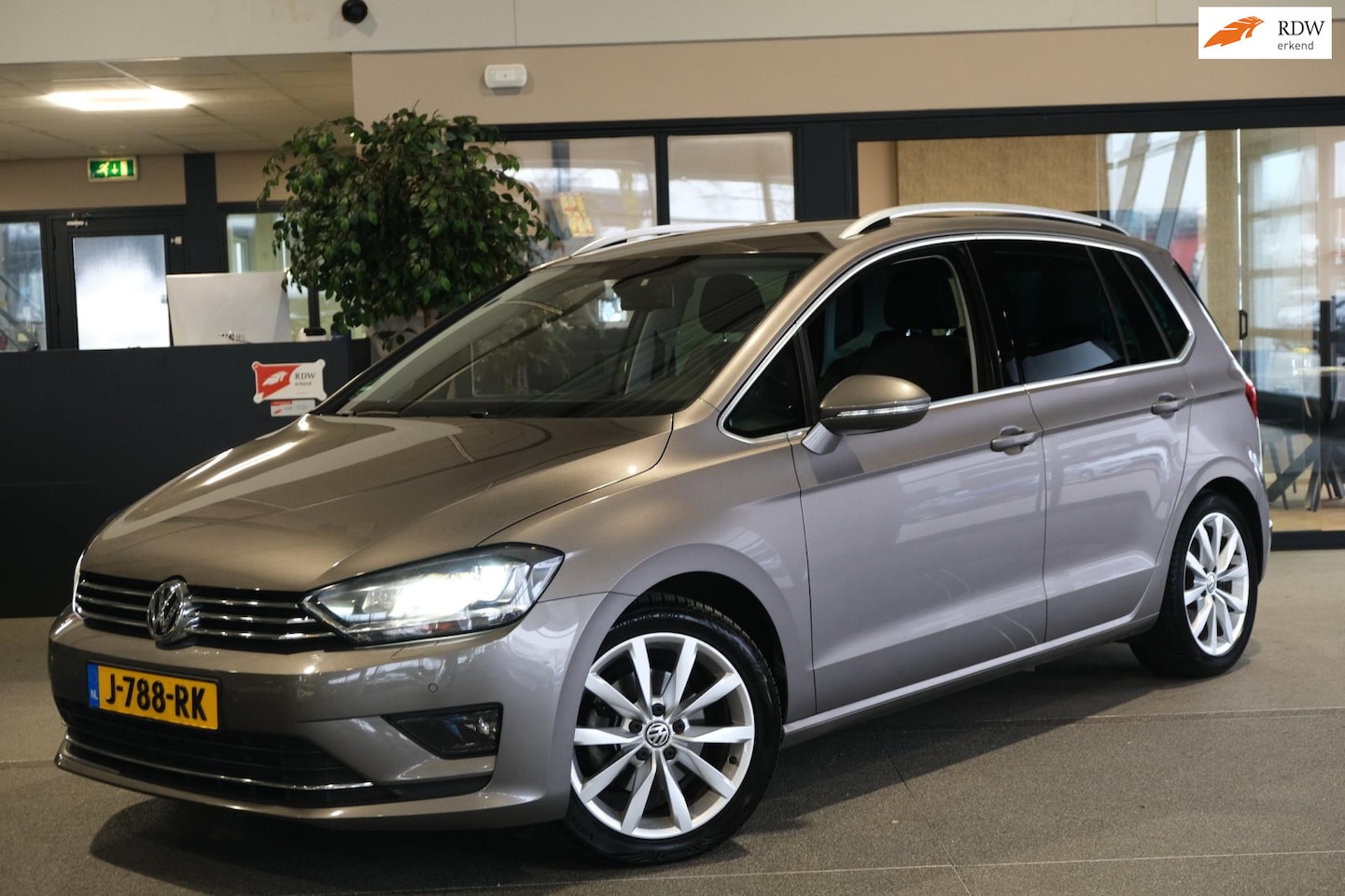 Volkswagen Golf Sportsvan - 1.4 TSI Connected Navi Cruise PDC Xenon CAM Trekhaak - AutoWereld.nl