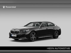 BMW i5 - eDrive40 84 kWh M-Sport | Trekhaak | 20 inch | Harman Kardon | Comfort Acces | Camera |