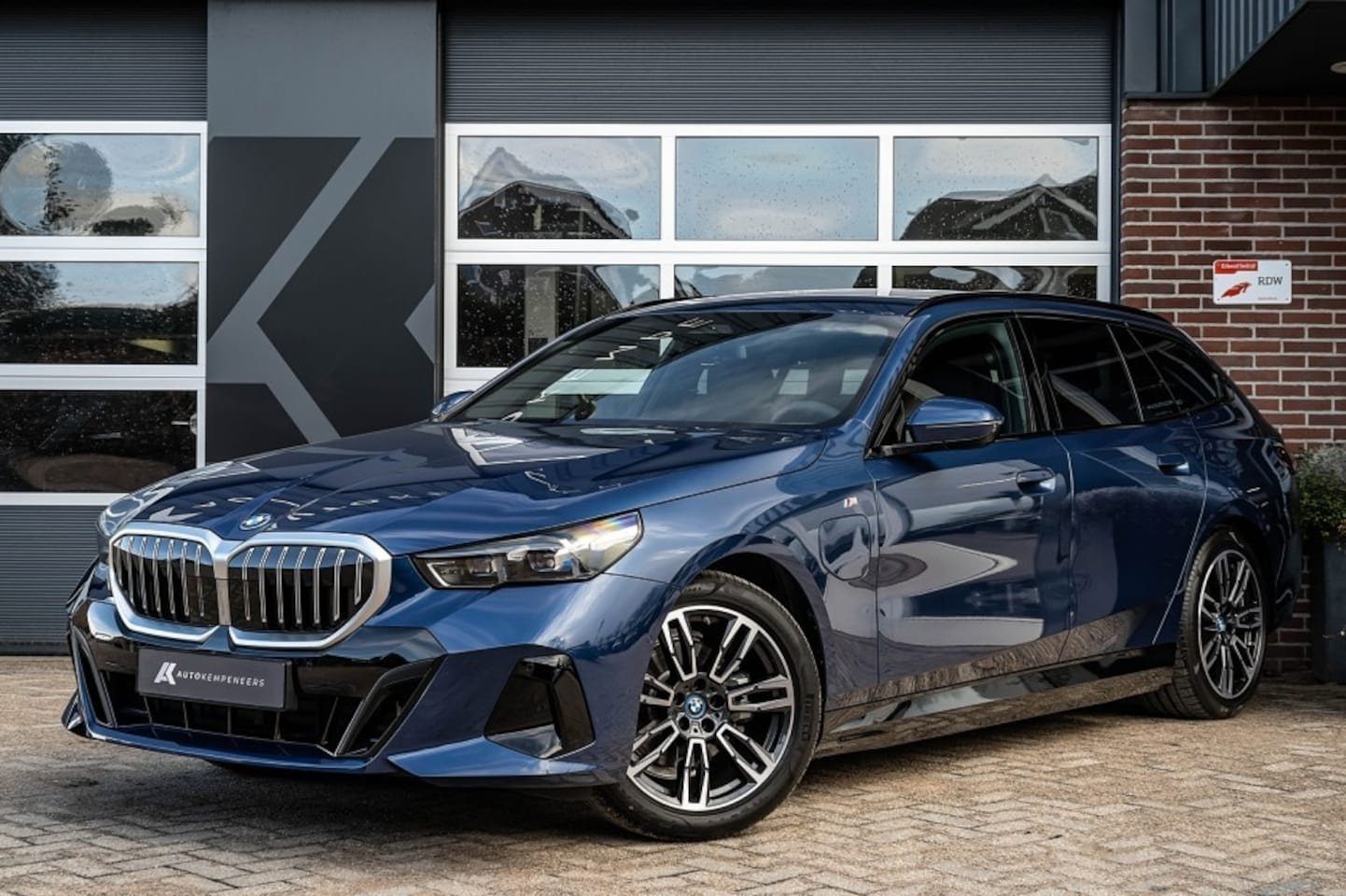 BMW 5-serie Touring - 530e xDrive M Sport | Driving Ass. Plus | Leder | Hifi | Camera | Trekhaak | Adapt. led | - AutoWereld.nl