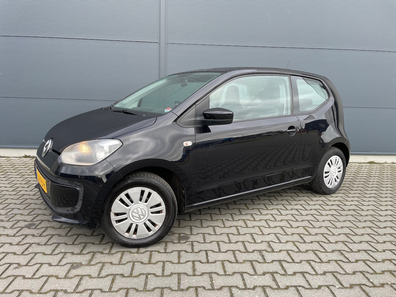 Volkswagen Up! - 1.0 bouwjaar 2015 met airco / navi / elek pakket - AutoWereld.nl