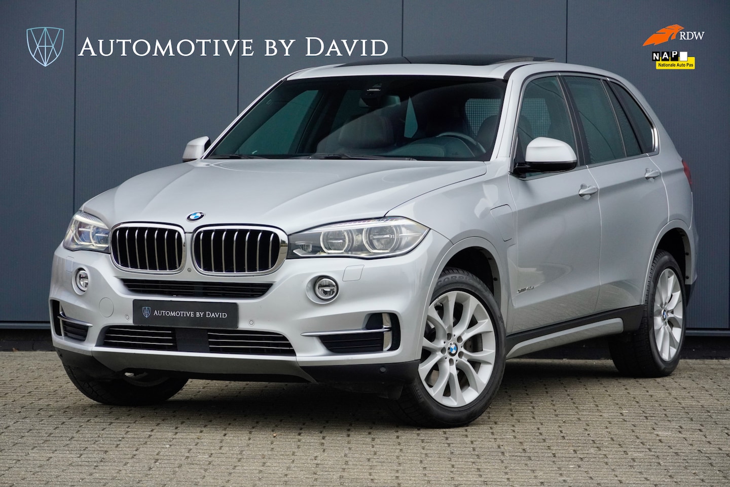 BMW X5 - xDrive40e 245 pk HIGH EXECUTIVE AUTOMAAT / PANORAMADAK / ADAPTIEVE CRUISE CONTROL / HARMAN - AutoWereld.nl