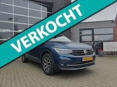 Volkswagen Tiguan - 1.4 TSI eHybrid Life. zwenkbare trekhaak, pdc, adaptive cruise, app connect, navi, all sea