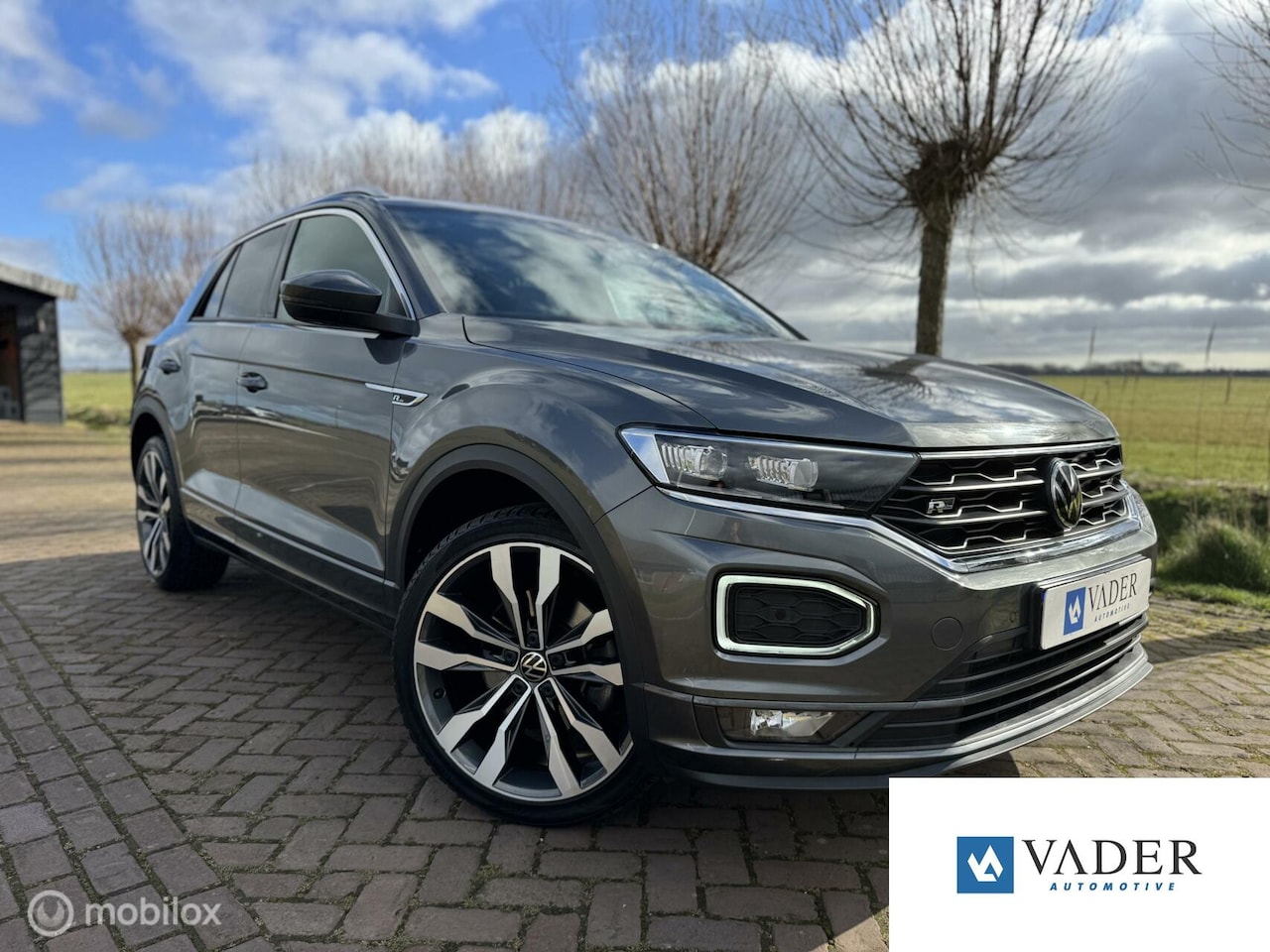 Volkswagen T-Roc - 1.5 TSI DSG R Line Pano VC ACC Navi Camera - AutoWereld.nl